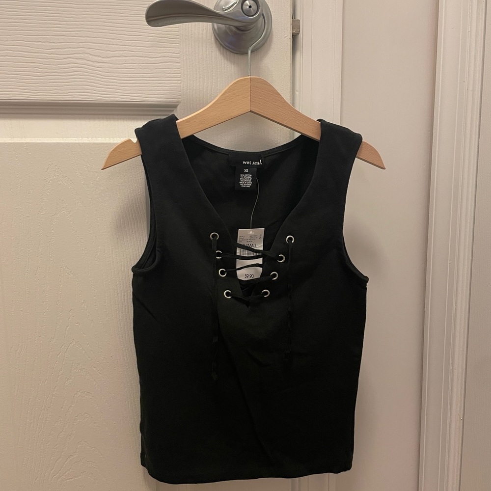NWT Wet Seal Womens Sleeveless Lace-Up Crop Tank Top with a V-Neckline